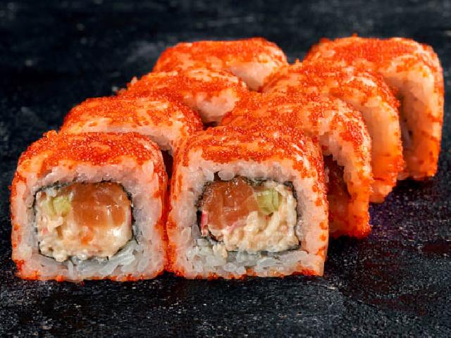 Каліфорнія кунсей сяке з копченим лососем