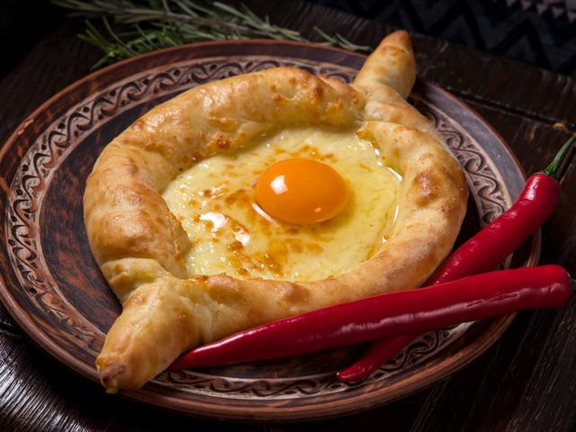 Хачапурі по-аджарськи