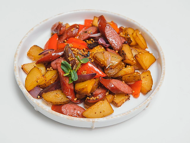 Картопля з ковбасками