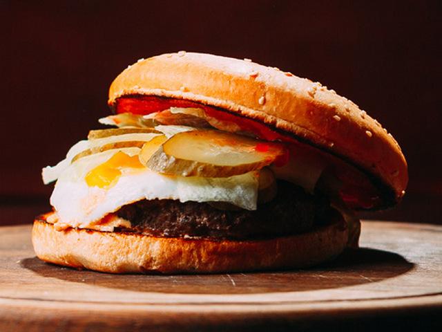 EGGS Бургер с телятиной