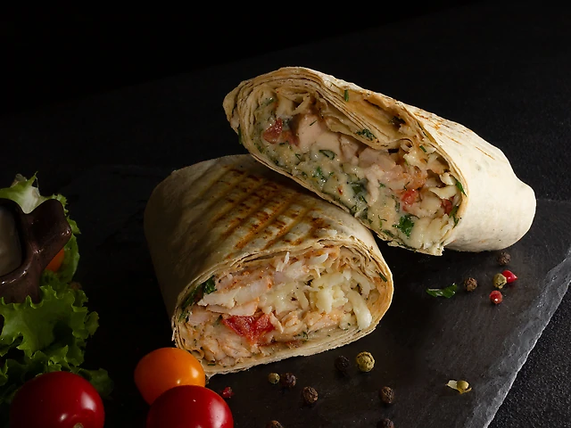 СУЛУГУНІ З МЯСОМ