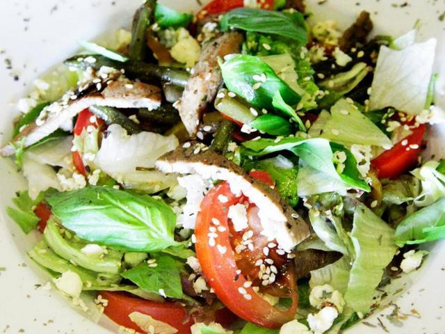 Теплий салат зі свининою