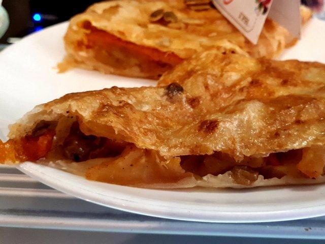 Штрудель з яблуком та курагою