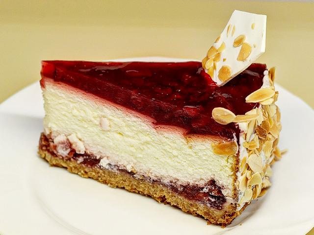 Чізкейк Полунично-мигдальний