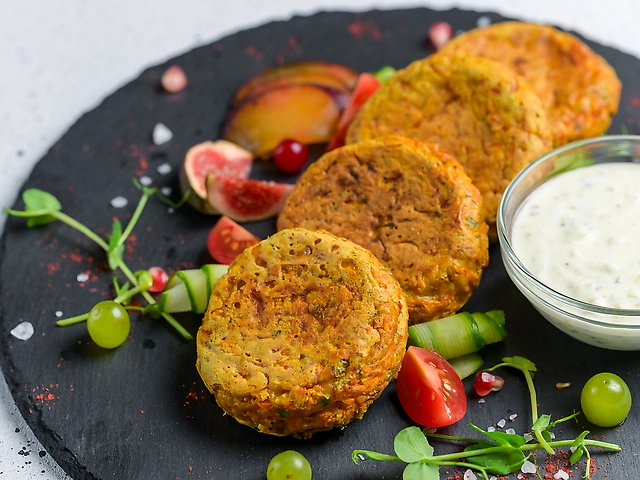 Оладки гарбузові з моцарелою та часником