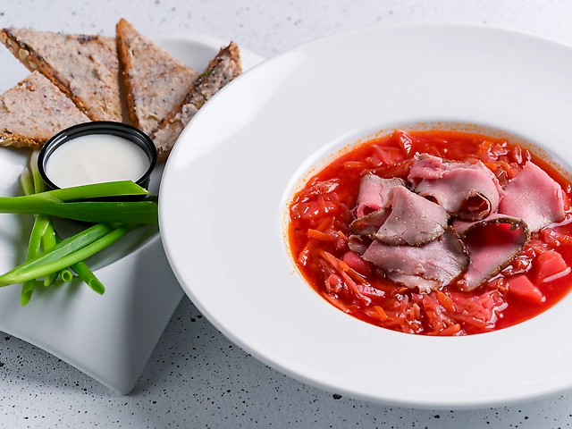 Борщ з ростбіфом