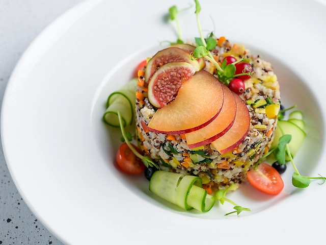 Кіноа з диким рисом та овочами