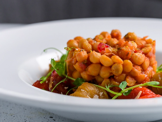 Нут в соусі Маринара з печеним перцем