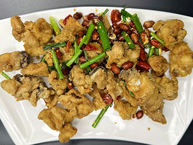 Смажена курка з червоним перцем