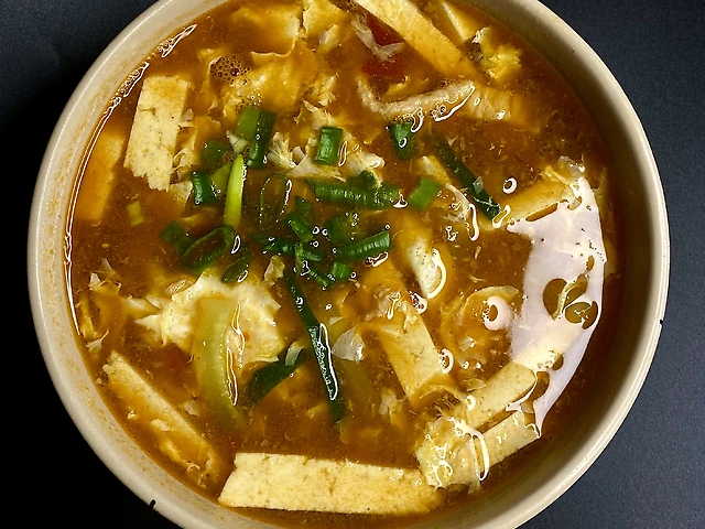 Кисло-гострий суп зі свининою