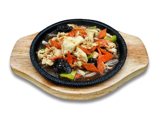 Куряче філе на розпеченому підносі