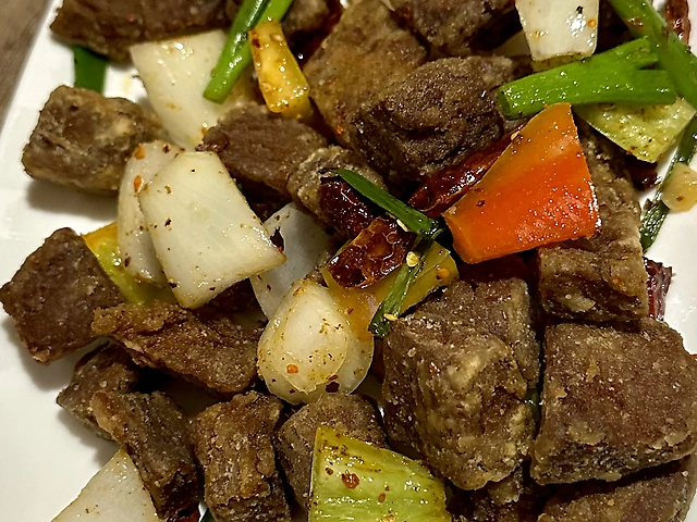 Смажена яловичина з червоним перцем