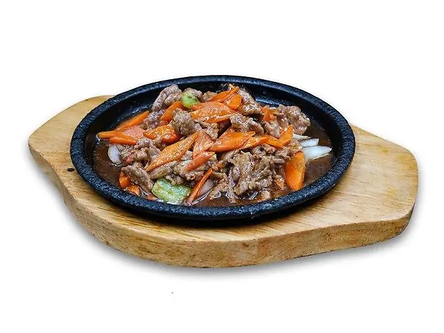 Смажена баранина на розпеченому підносі