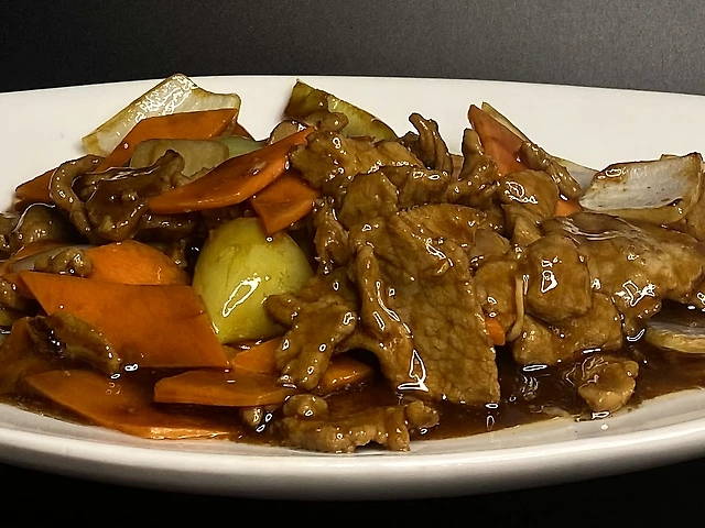 Яловичина в устричному соусі