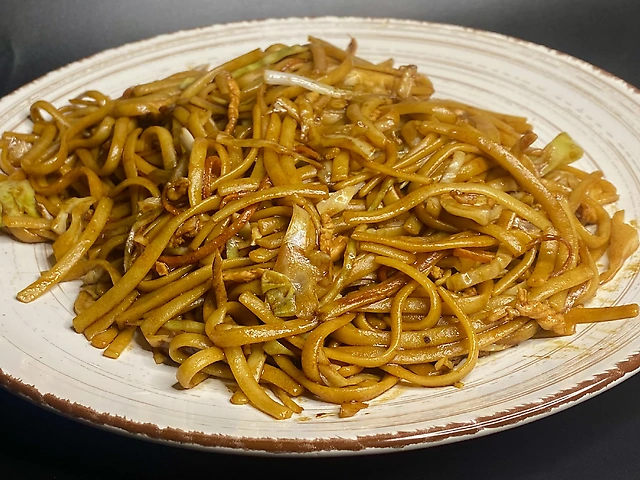 Смажена локшина зі свининою