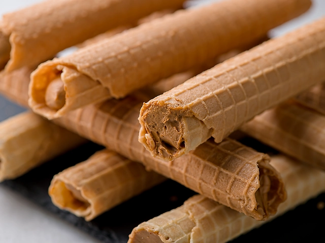 Трубочка зі згущеним молоком