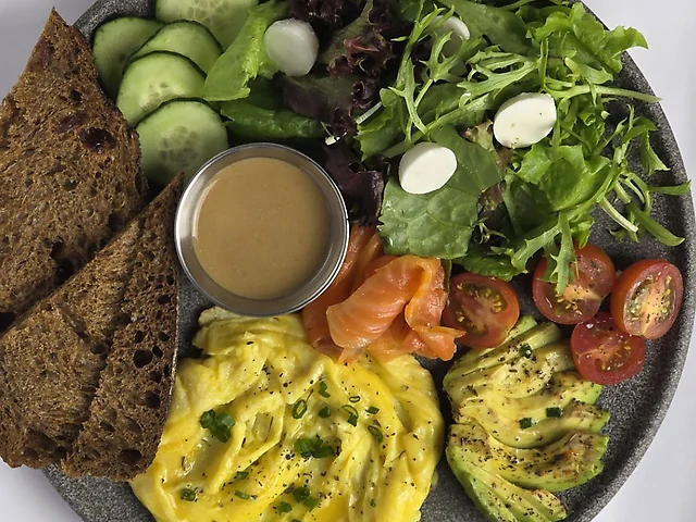 Ранкова свіжість з фореллю