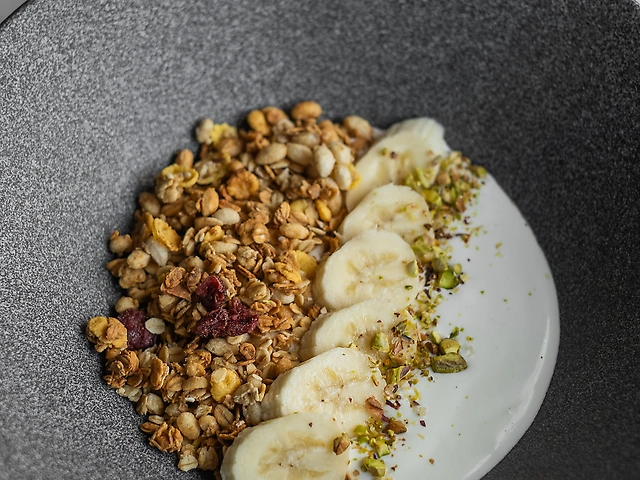 Гранола з бананом