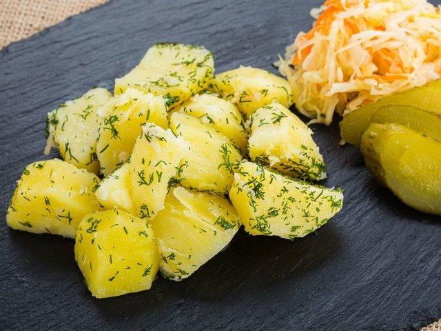 Картопля відварена з часником