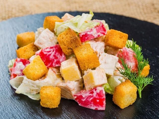 Салат "Сухарничок"