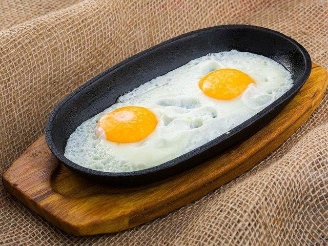 Яєчня з двох яєць