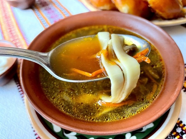 Суп-локшина з білими грибами