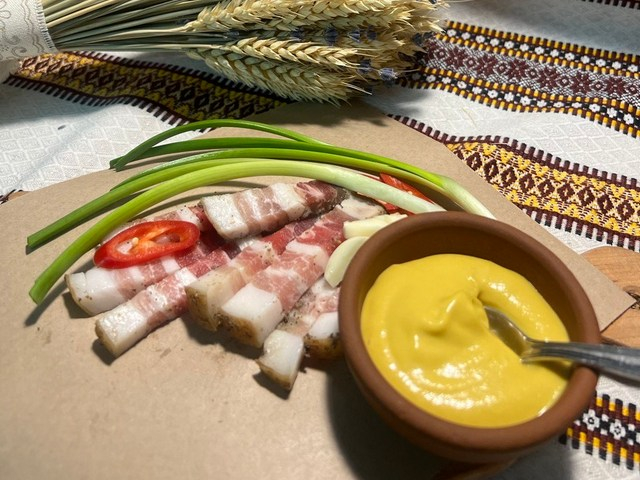 Фірмове сало від "Корчми" - домашнє