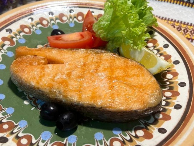 Стейк з лосося на грилі