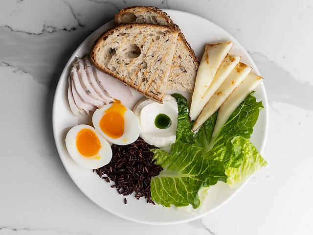 Збірний сніданок із чорним рисом