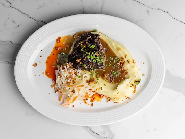 Рвані яловичі щічки з пюре