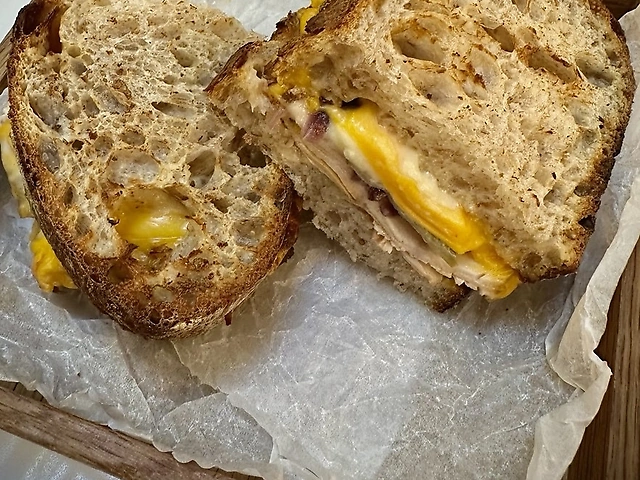 Hot Сенгвич з пастрамі Індички та Double Cheese