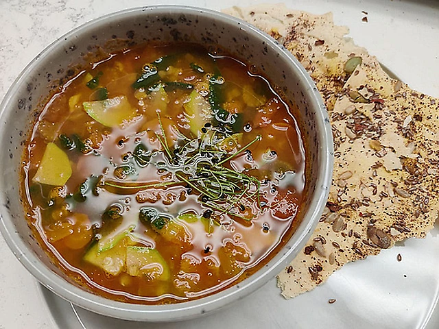 Помідорно-мінестроновий суп + чіпс зерновий