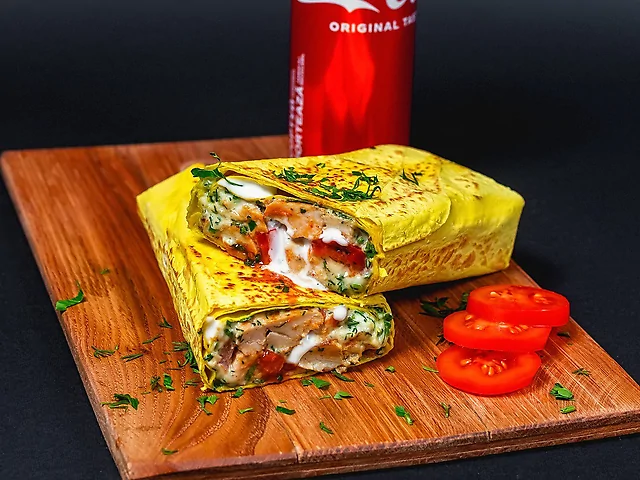 СУЛУГУНІ З КУРКОЮ: .