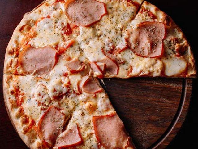 Піца з беконом: Пицца