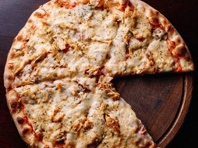 Піца з шинкою, куркою: Пицца