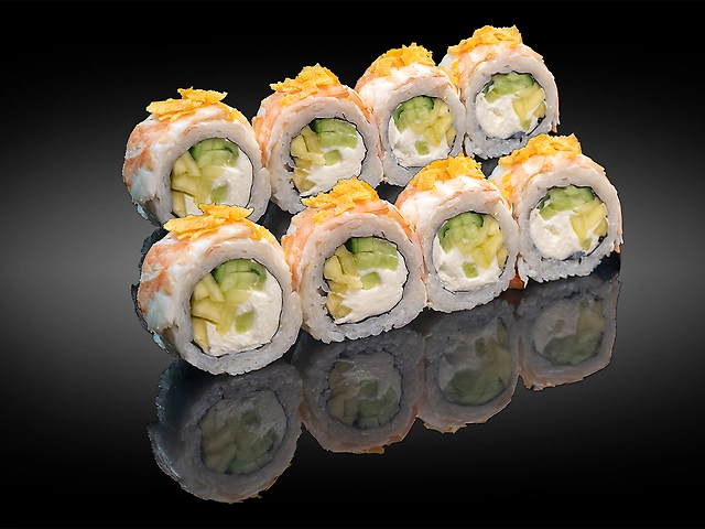 Рол Аляска кранч з манго та огірком