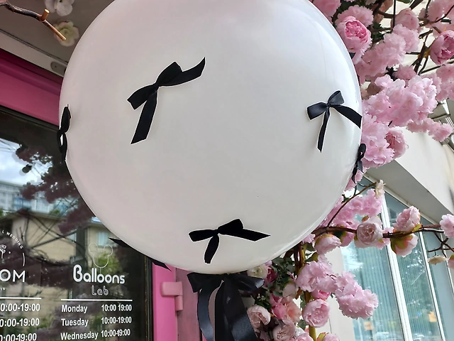 Напівгігант з бантиками