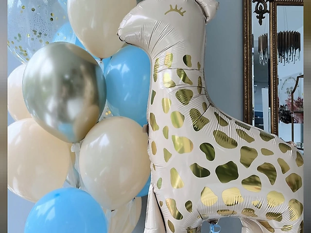 Фонтан із куль та фігурка