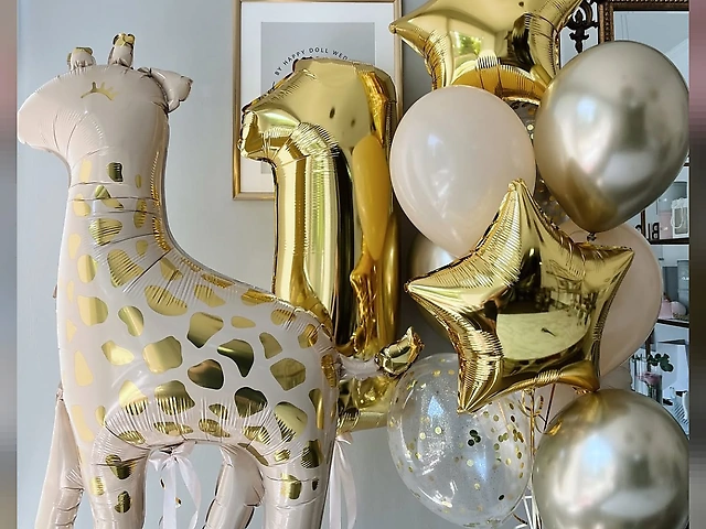 Композиція з фігурою та цифрою