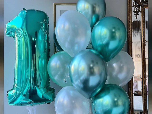 Цифра та фонтан із куль