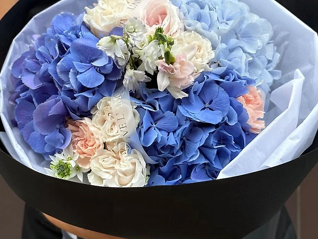 Мікс з блакитними гортензіями