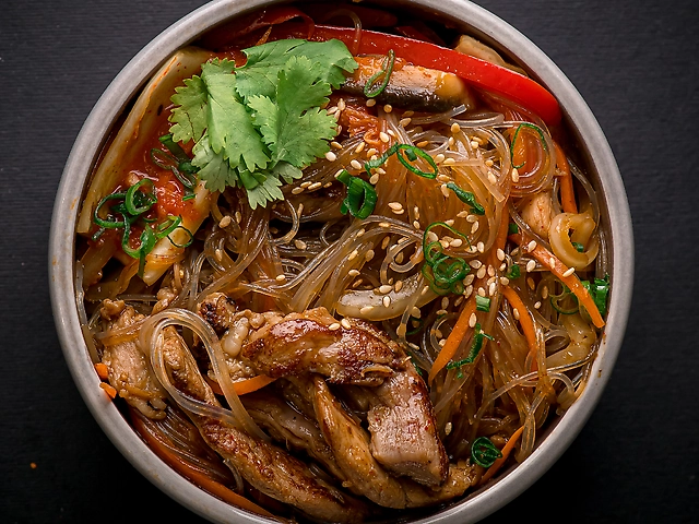 Фунчоза зі свининою