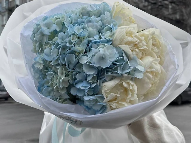 Гортензії з півоніями