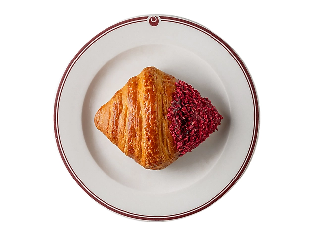 Круасан з полуницею