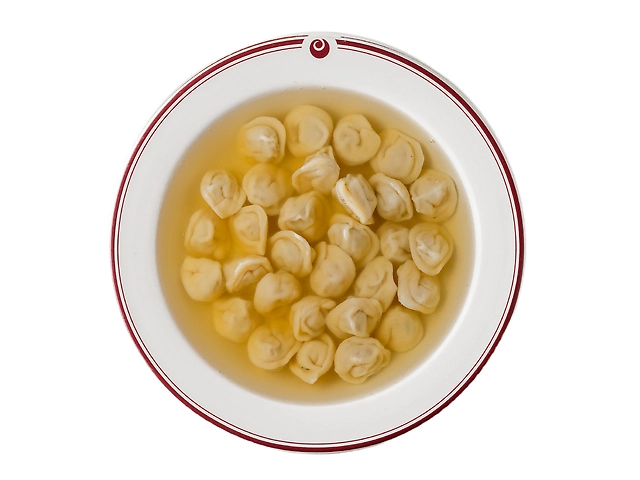 Пельмені з куркою в бульйоні