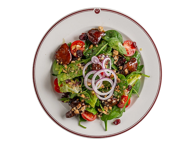 Салат із печінкою та журавлиною й горіхами