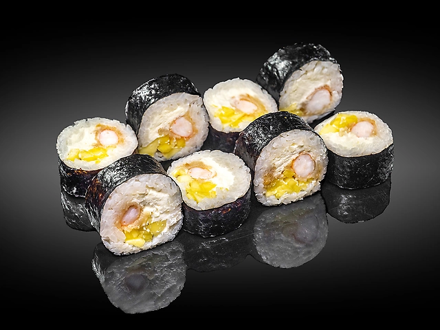 Футомак з креветкою в темпурі та манго