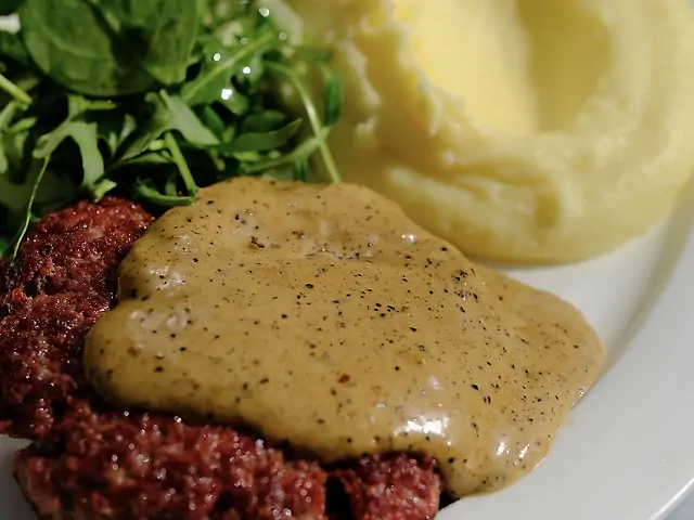 Бифштекс с пюре