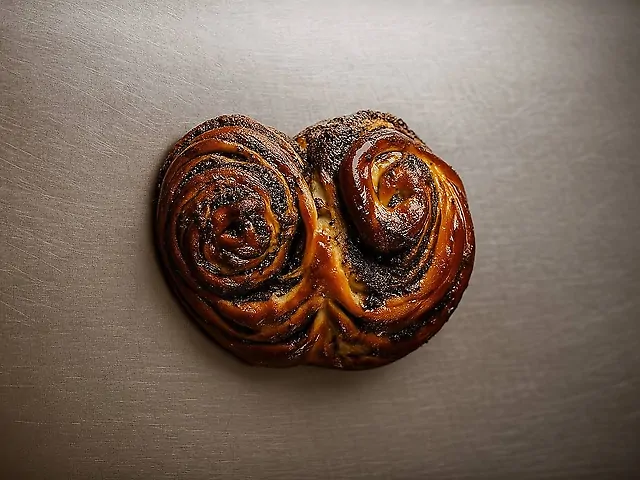 Булочка с маком