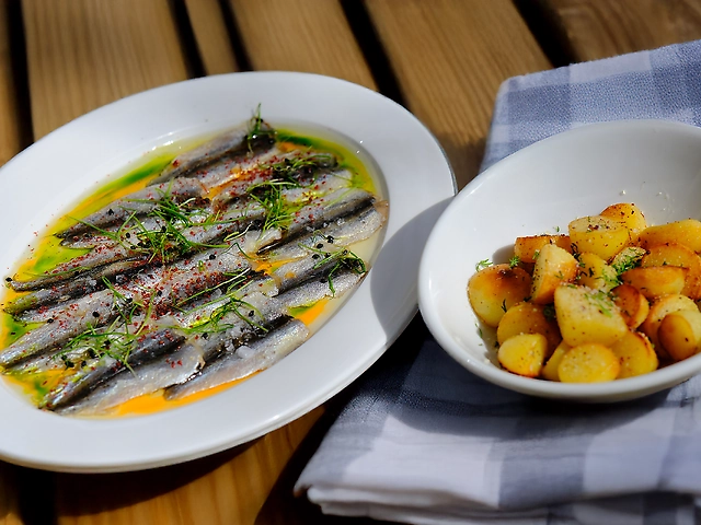 Тюлька собственной засолки с картошкой